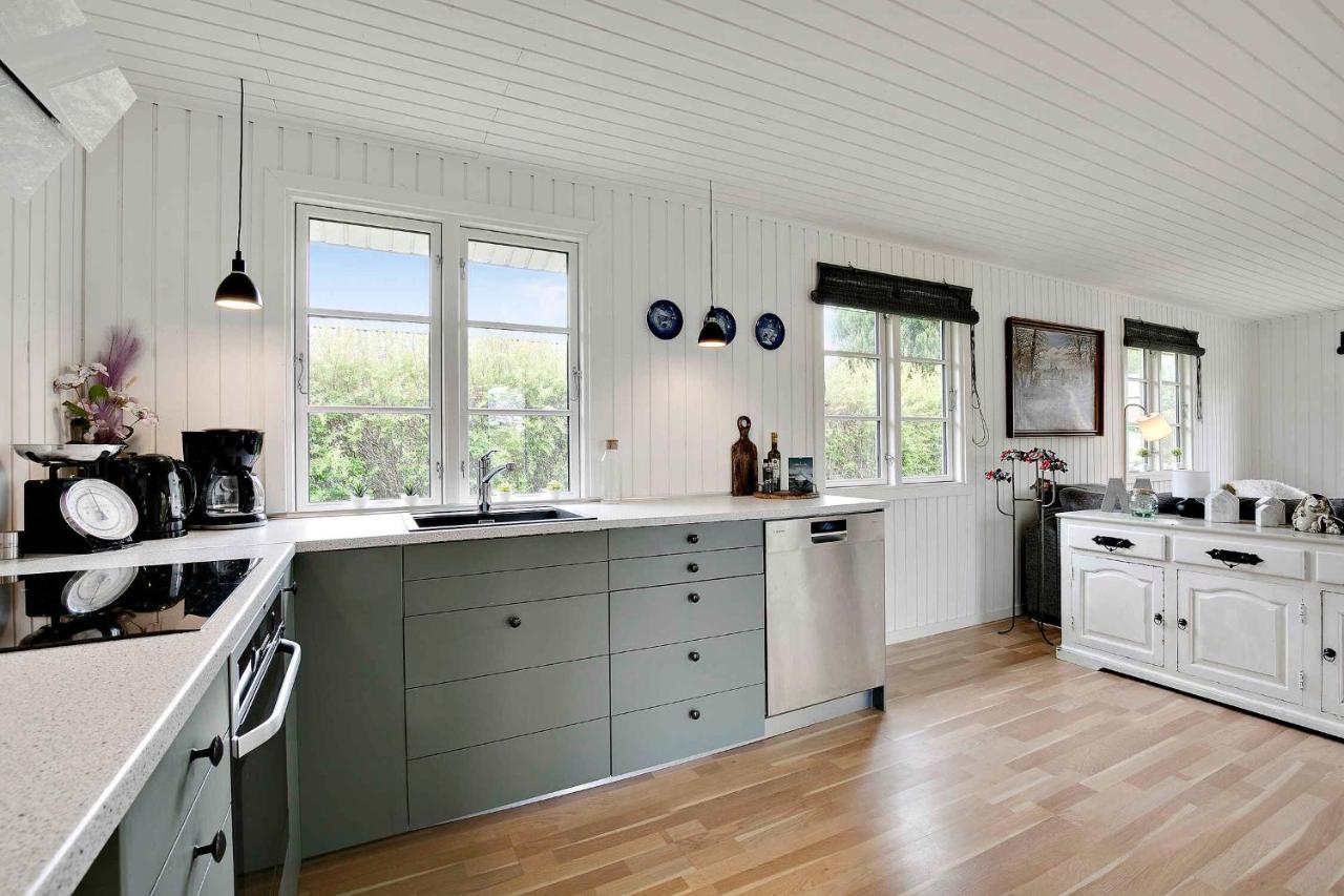 Nyistandsat Sommerhus Med Kaerlighed Og Sjael Kyndelose ภายนอก รูปภาพ